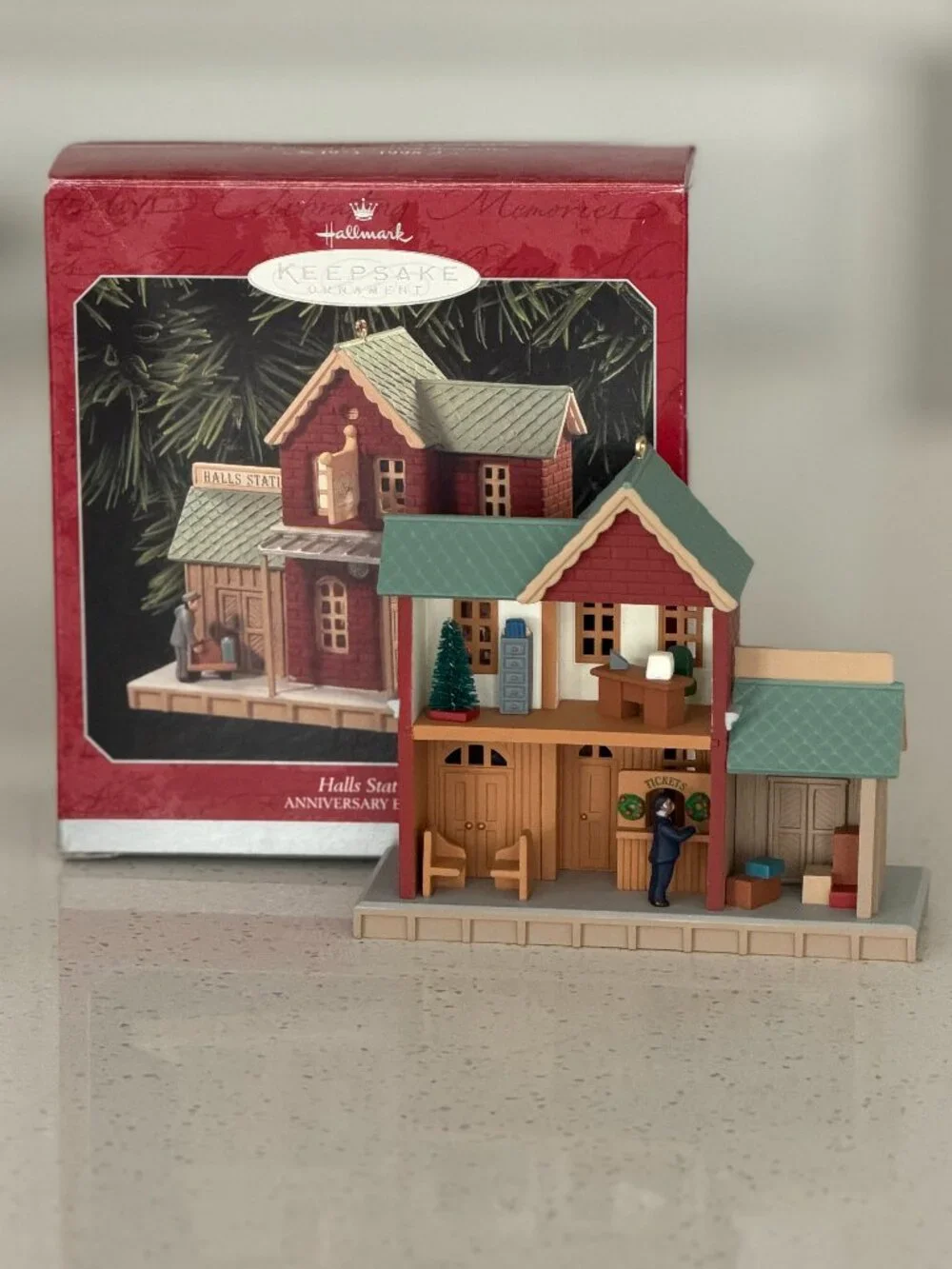 Hallmark Ornament Nostalgic Houses & Shops Halls Station